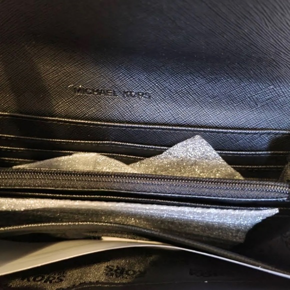 BNWT Michael Kors Jet set travel black/silver saffino leather wallet - Picture 2 of 3